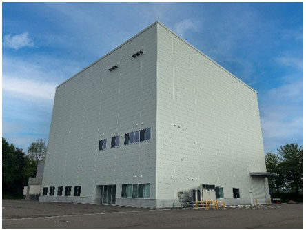 カーテンウォール試験棟「N-CueB」　の外観